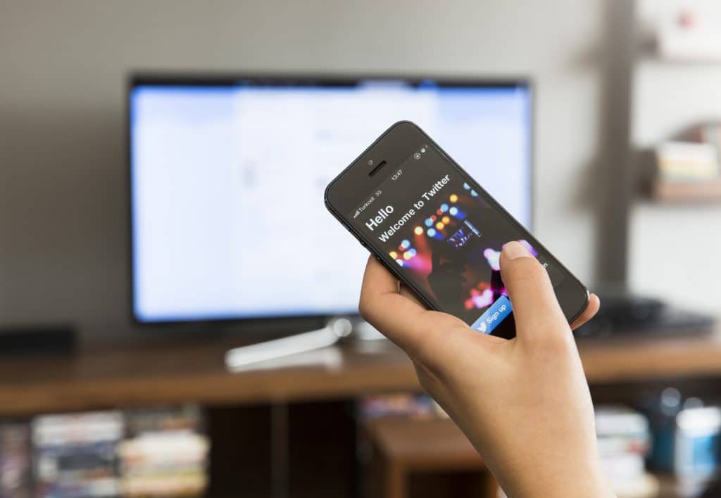Can you connect Phone to TV without Wi-Fi?