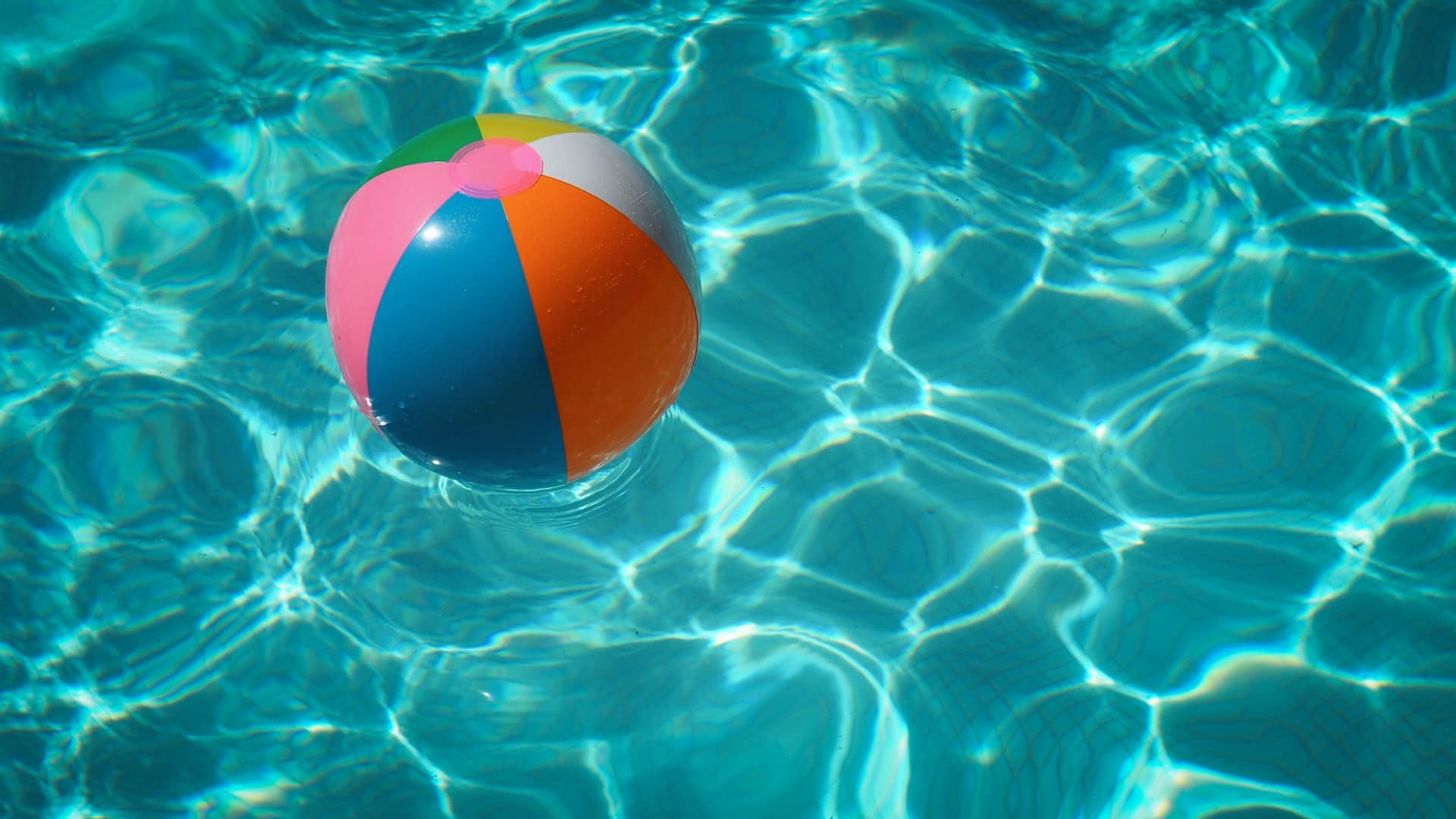 6 Helpful Tips To Keep Your Pool Clean All Year Round
