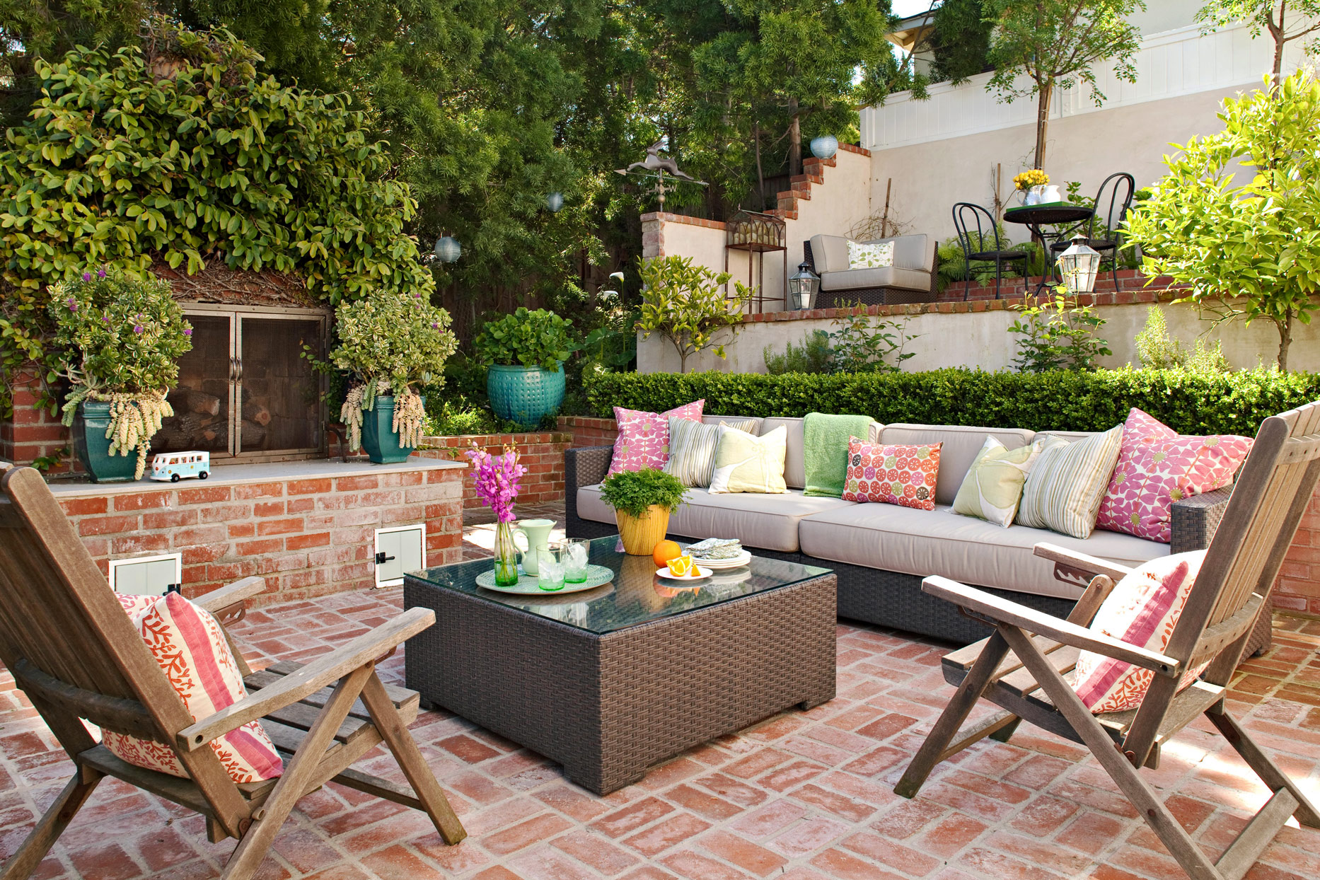Choosing Between an Outdoor Chair or Sofa for Your Garden