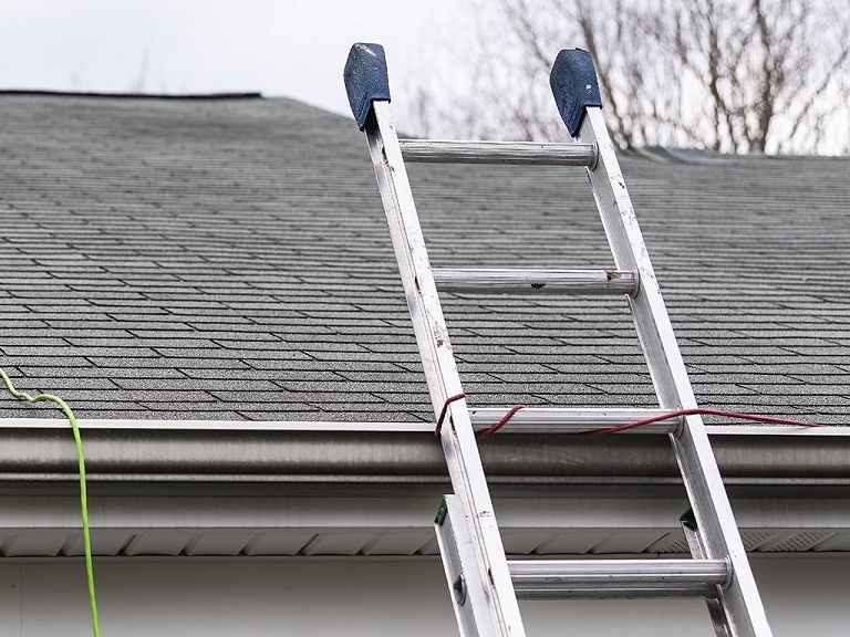 Telescopic Ladders: The Pro’s Choice For Roofing Solutions