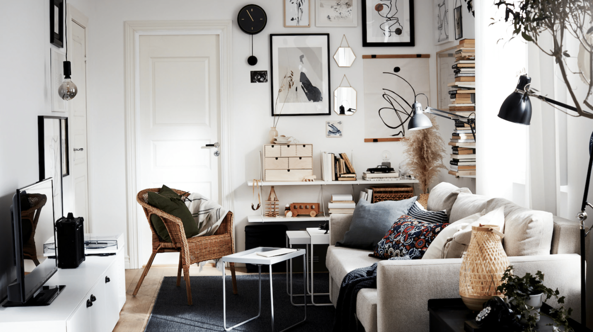 How to Decorate a Small Apartment Living Room