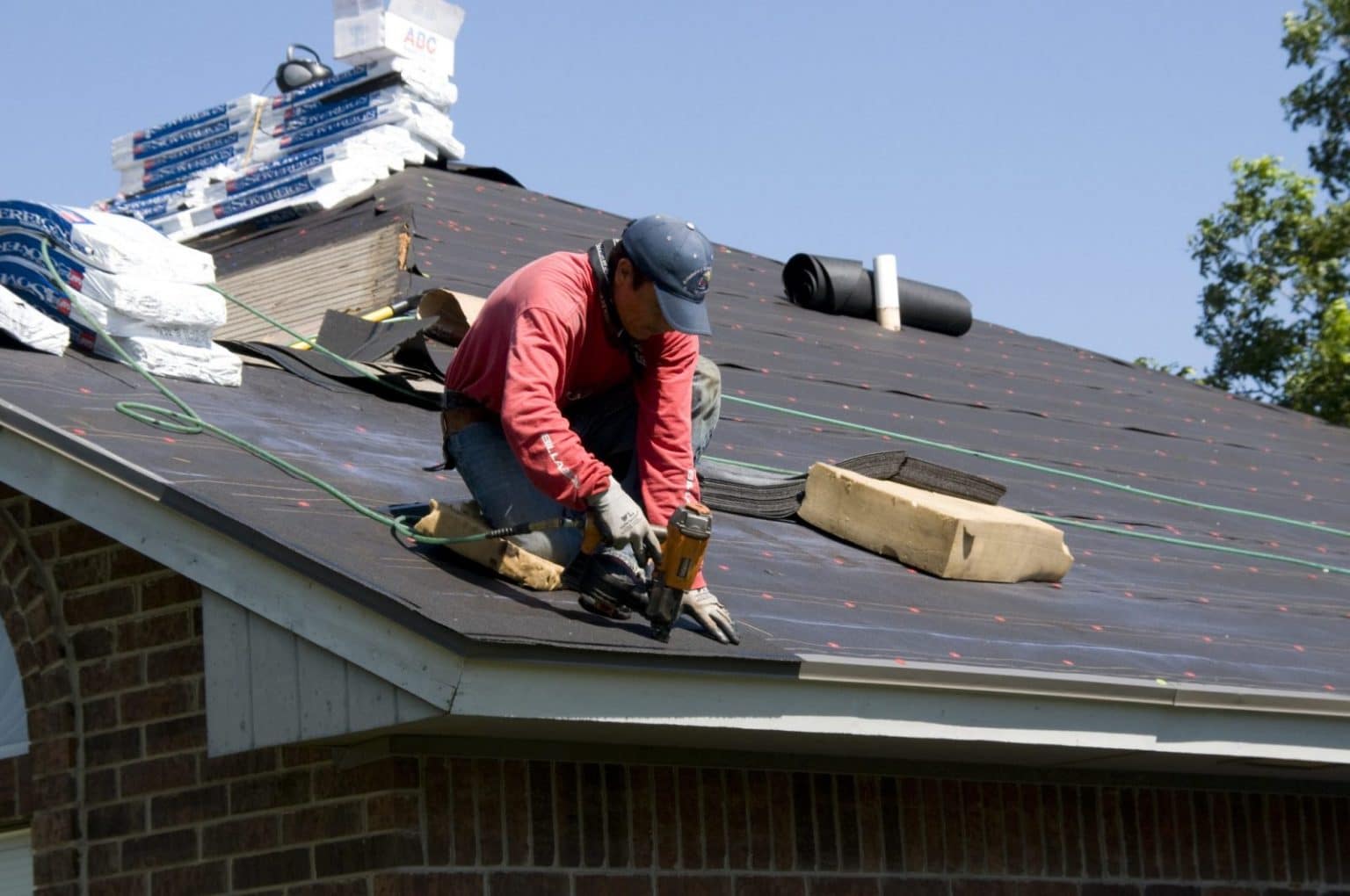 Residential Roof Replacement: A Definitive Guide To Avoiding Roofing Issues