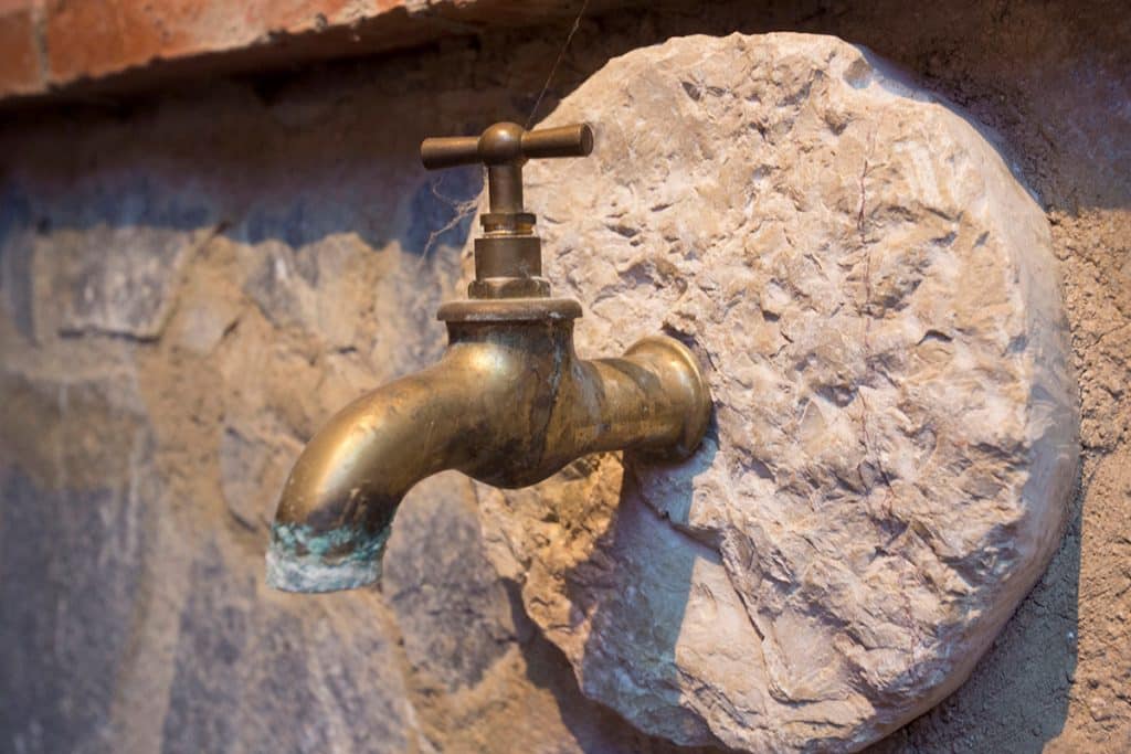 tackling hard water problems: a comprehensive guide for arizona homeowners